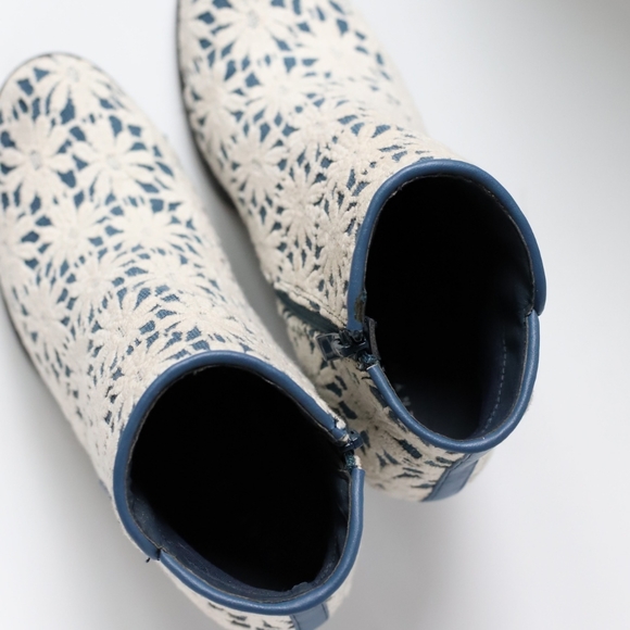 Very Volatile Cherie Lace Booties, blue denim - Picture 11 of 11